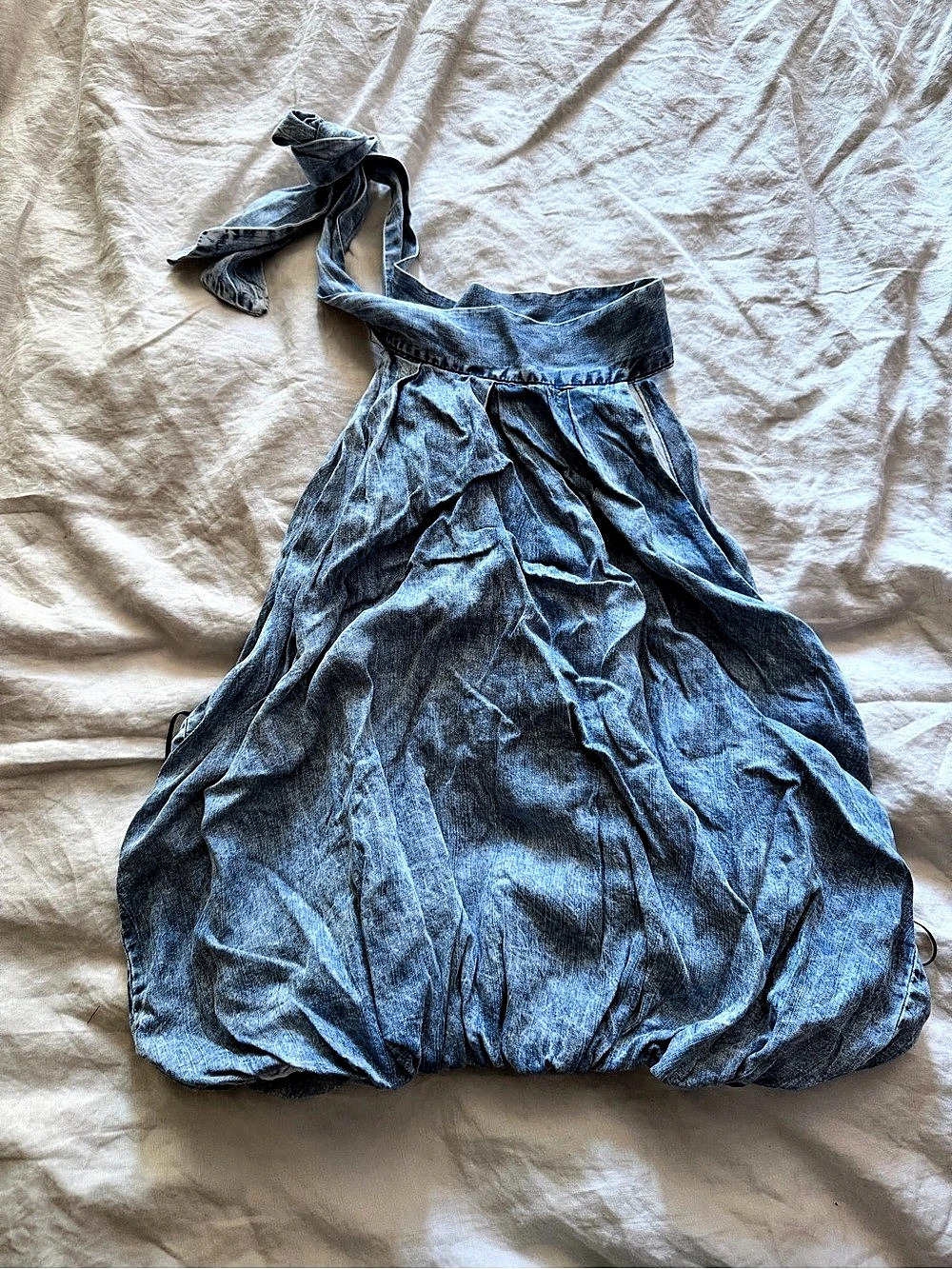 Blue velvet sleeveless halter top. Size Large NWT